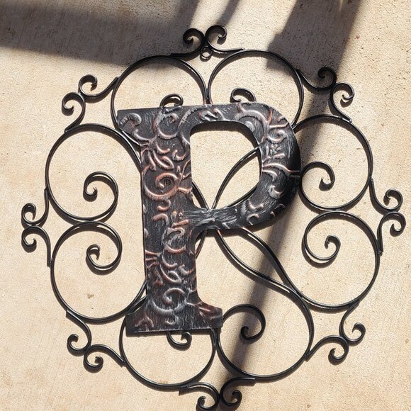 Monogram Wall Hanging Decoration with Distressed Letter - P - Picture 1 of 3